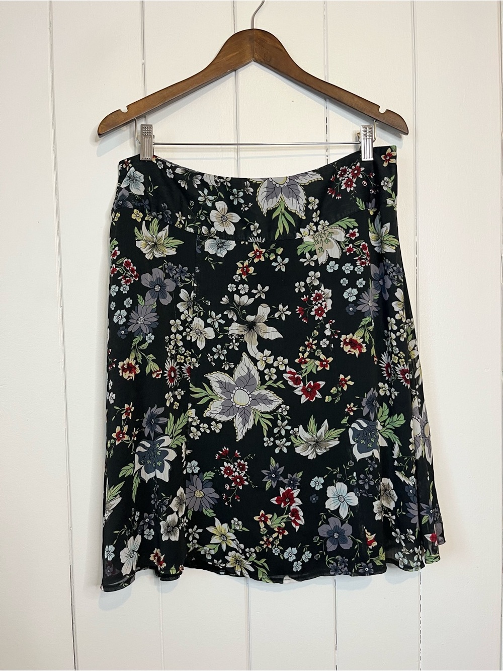 Reitmans Floral Skirt. Size 13.